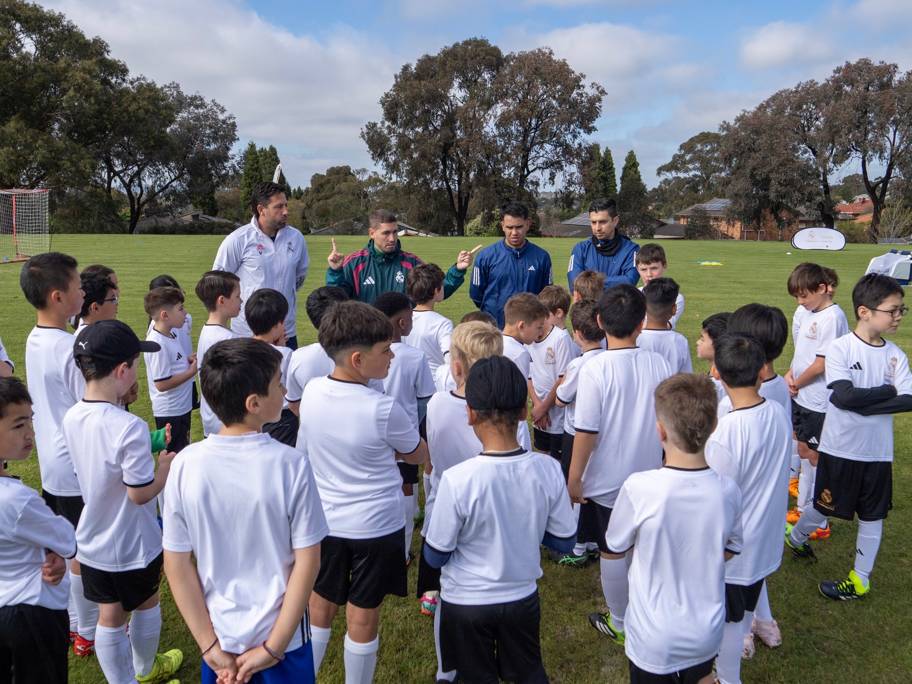 A group briefing with the SDA Agency coaching team